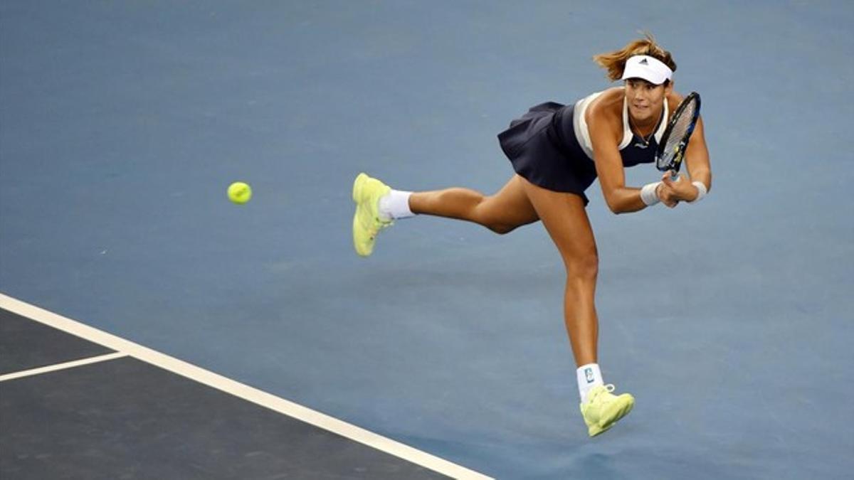 Muguruza, en acción ante Lucic en el torneo de Pekín.