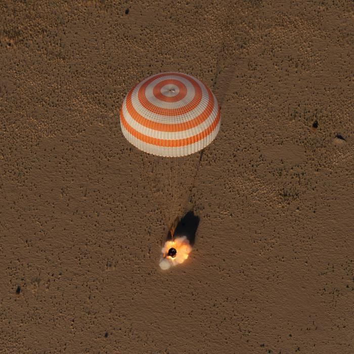 Las imágenes del aterrizaje de la Soyuz MS-08.