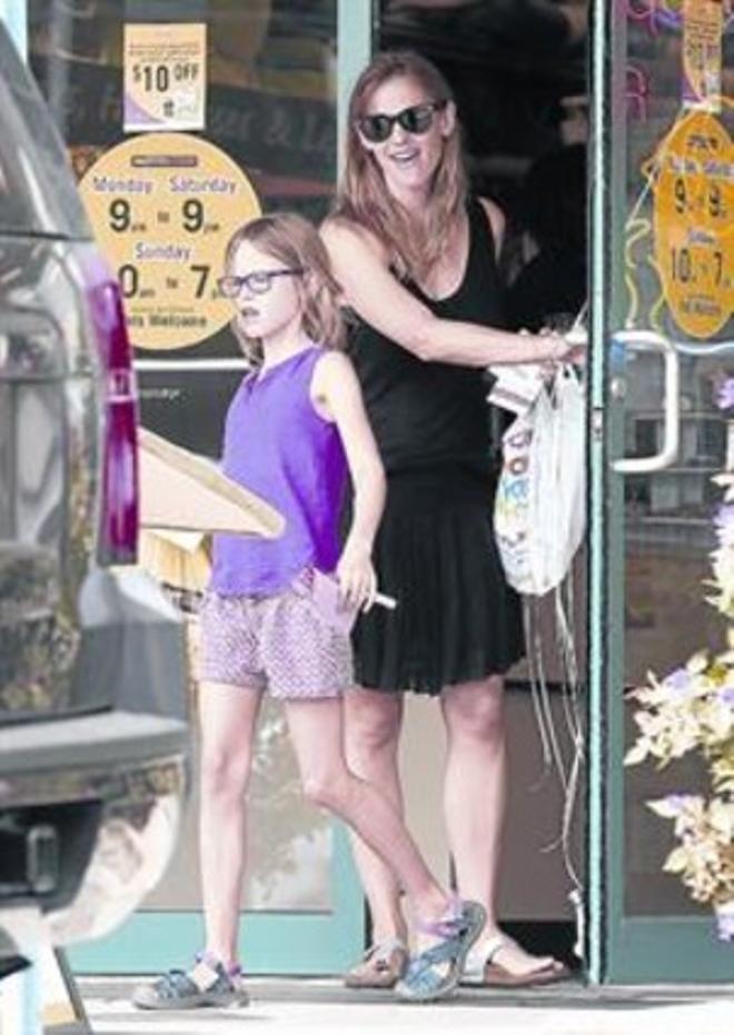 Jennifer Garner se refugia en    sus tres hijos_MEDIA_1