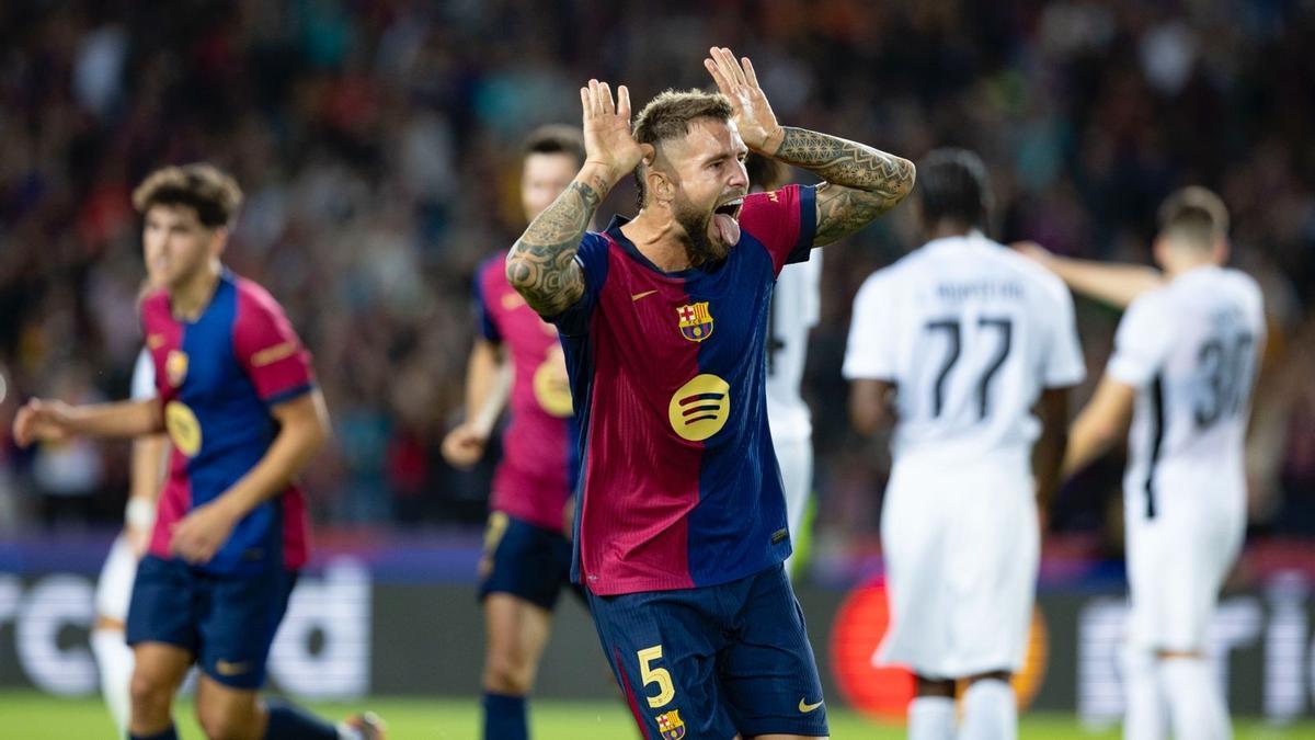 Iñigo Martínez, con su habitual celebración, tras marcarle al Young Boys