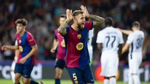 Iñigo Martínez, con su habitual celebración, tras marcarle al Young Boys