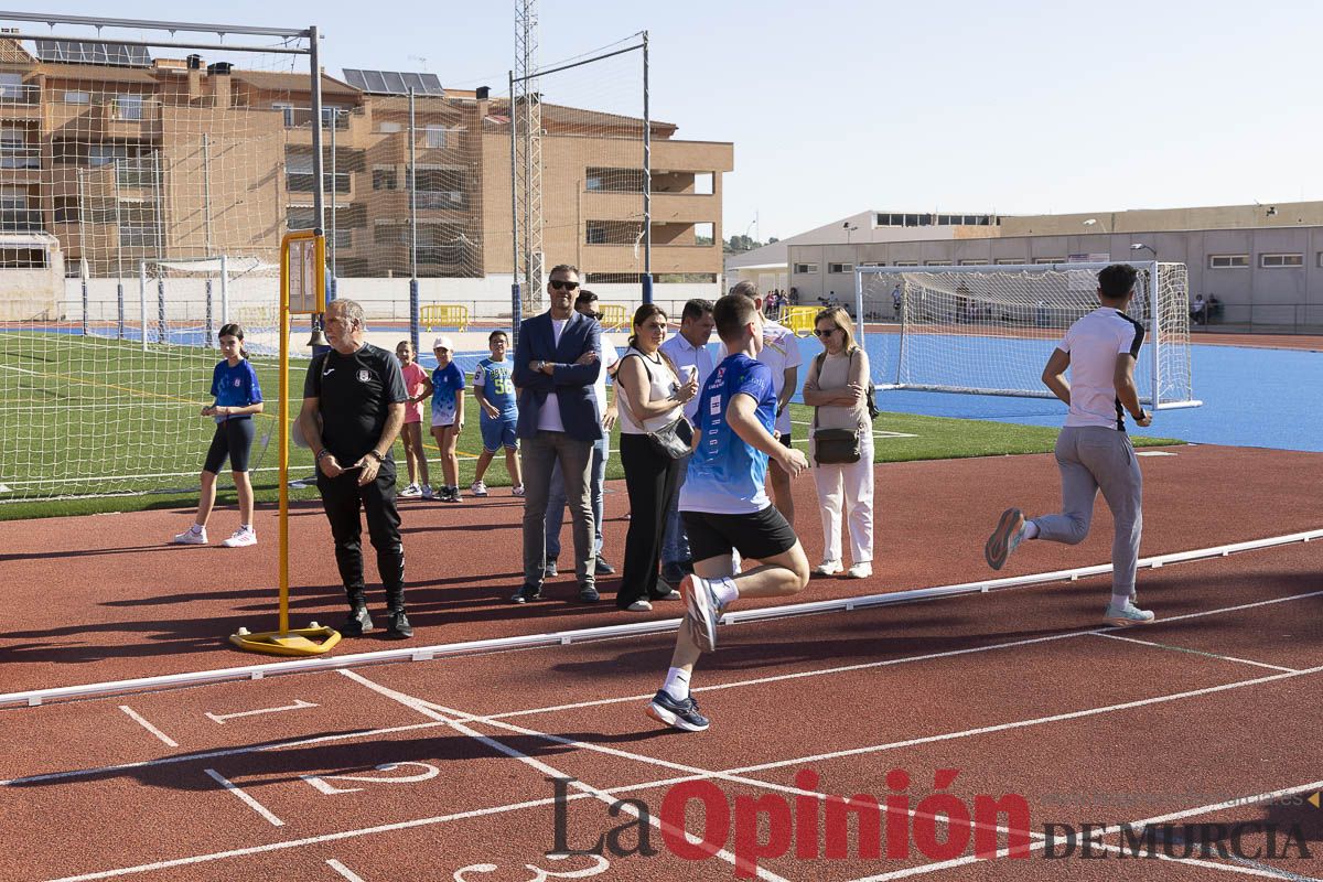 Abel Antón vistiba la Escuela Municipal de Atletismo de Caravaca