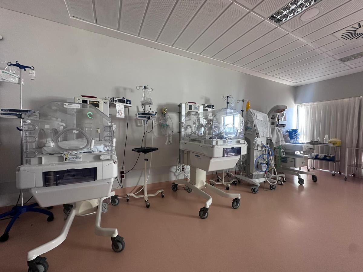 Sala de incubadoras del hospital de Gandia.