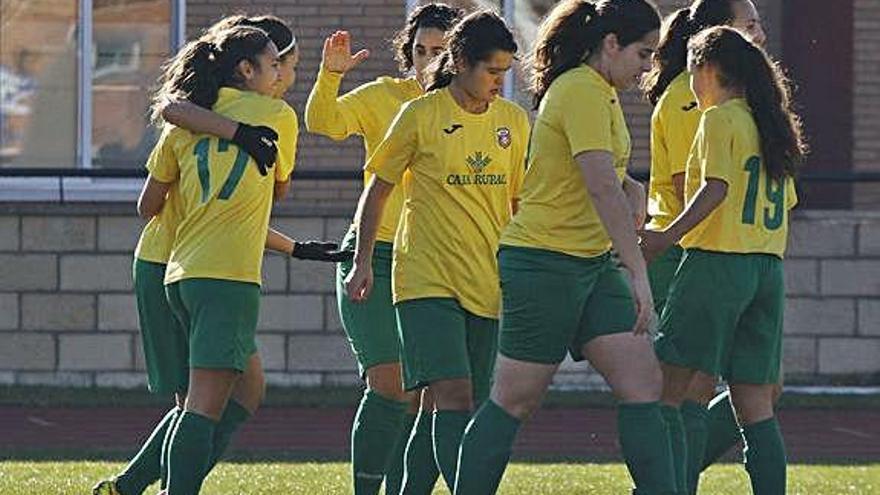 Jugadoras de Amigos del Duero durante un partido.