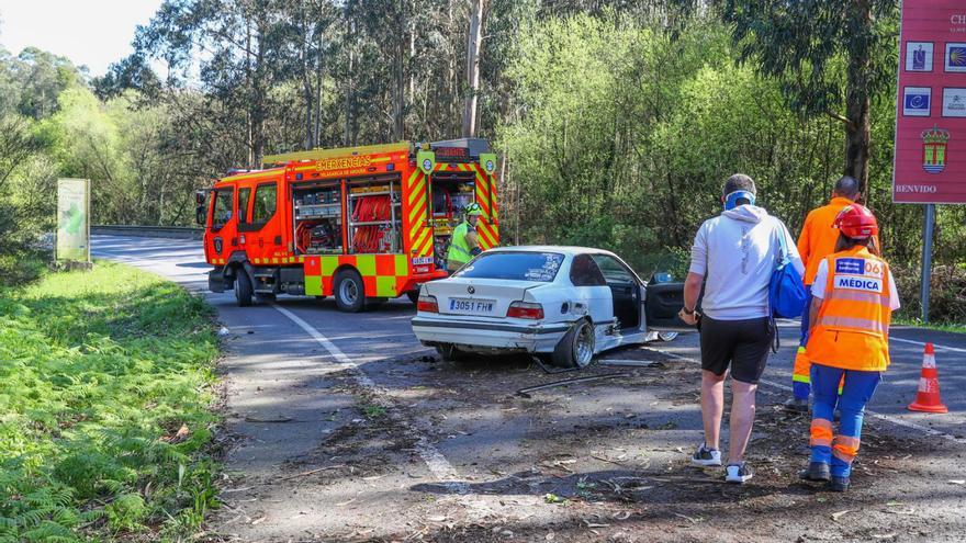 Una pareja sufre un accidente de tráfico en Bamio cuando iban a recoger a su hija