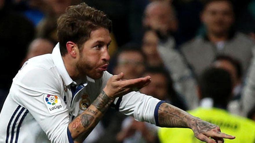 Sergio Ramos celebra un gol con el Madrid.