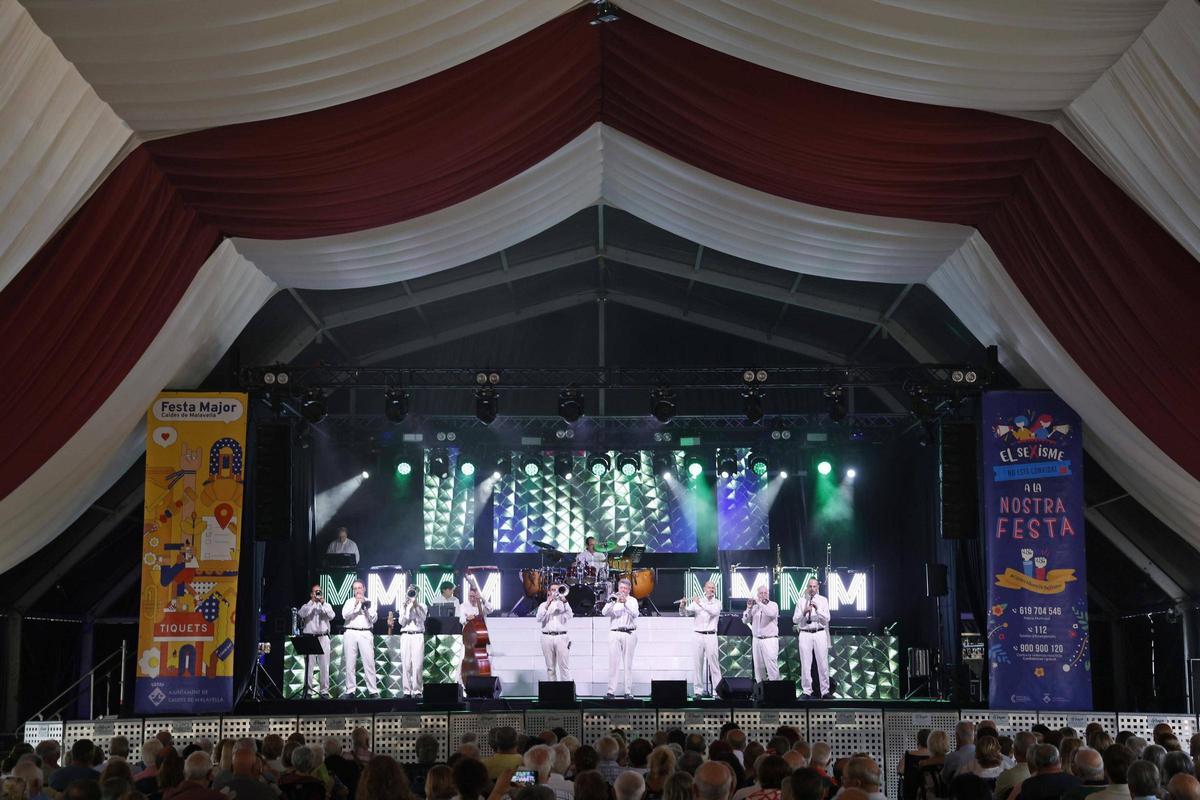 Les imatges de l'Orquestra Maravella a la Festa Major de Caldes de Malavella