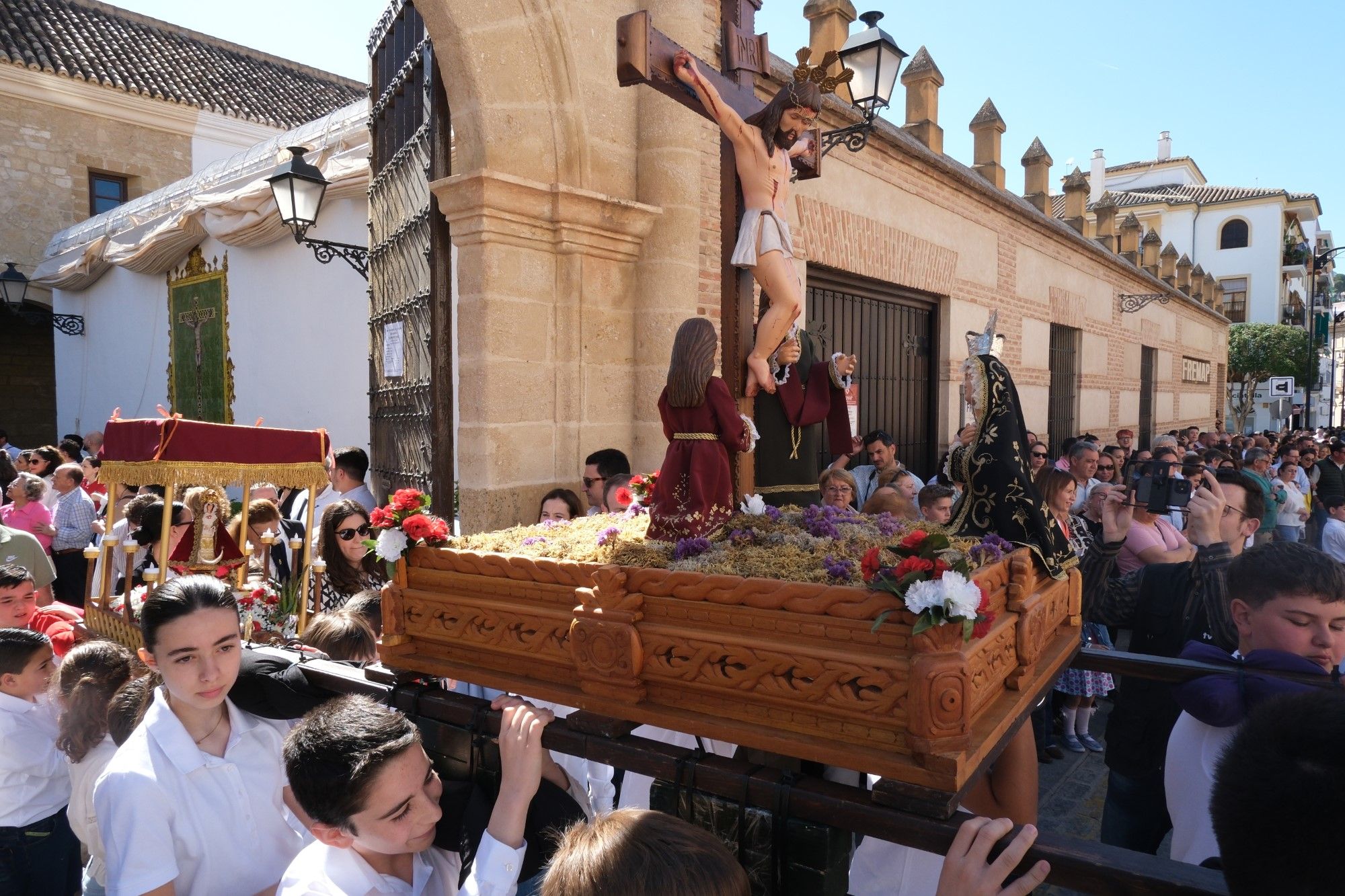 Concentración de tronos chicos en Antequera