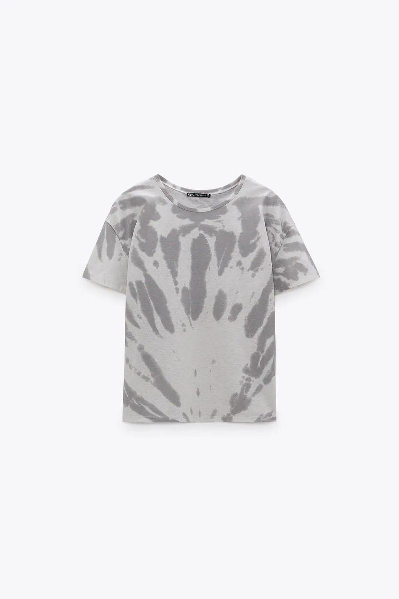 Camiseta estampada, de Zara (5,95 euros)