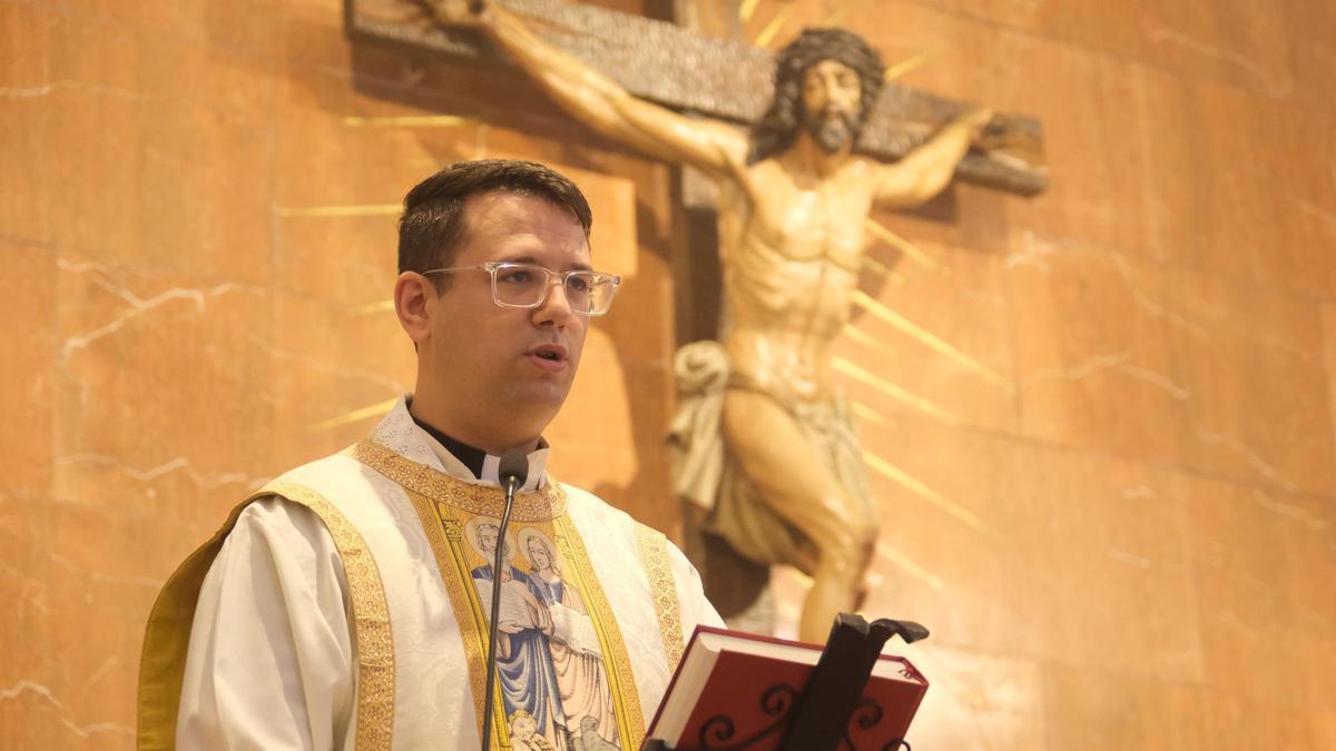 El sacerdote Mario González.