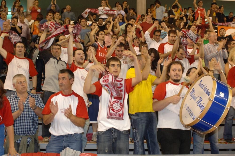 Fotos de la celebració de l'ascens a Huelva i del partit anterior al Nou Congost