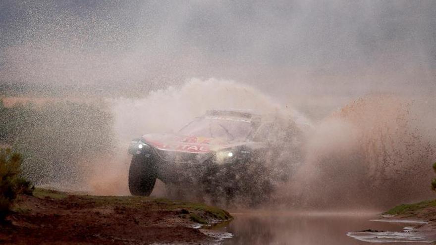 El Dakar se le pone muy de cara a Sainz y cuesta arriba a Barreda