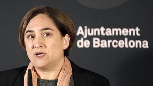 Colau acorda amb Atenes acollir ara 100 refugiats a Barcelona.