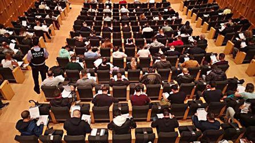 Els aspirants fent la primera prova. | POLICIA MUNICIPAL DE GIRONA