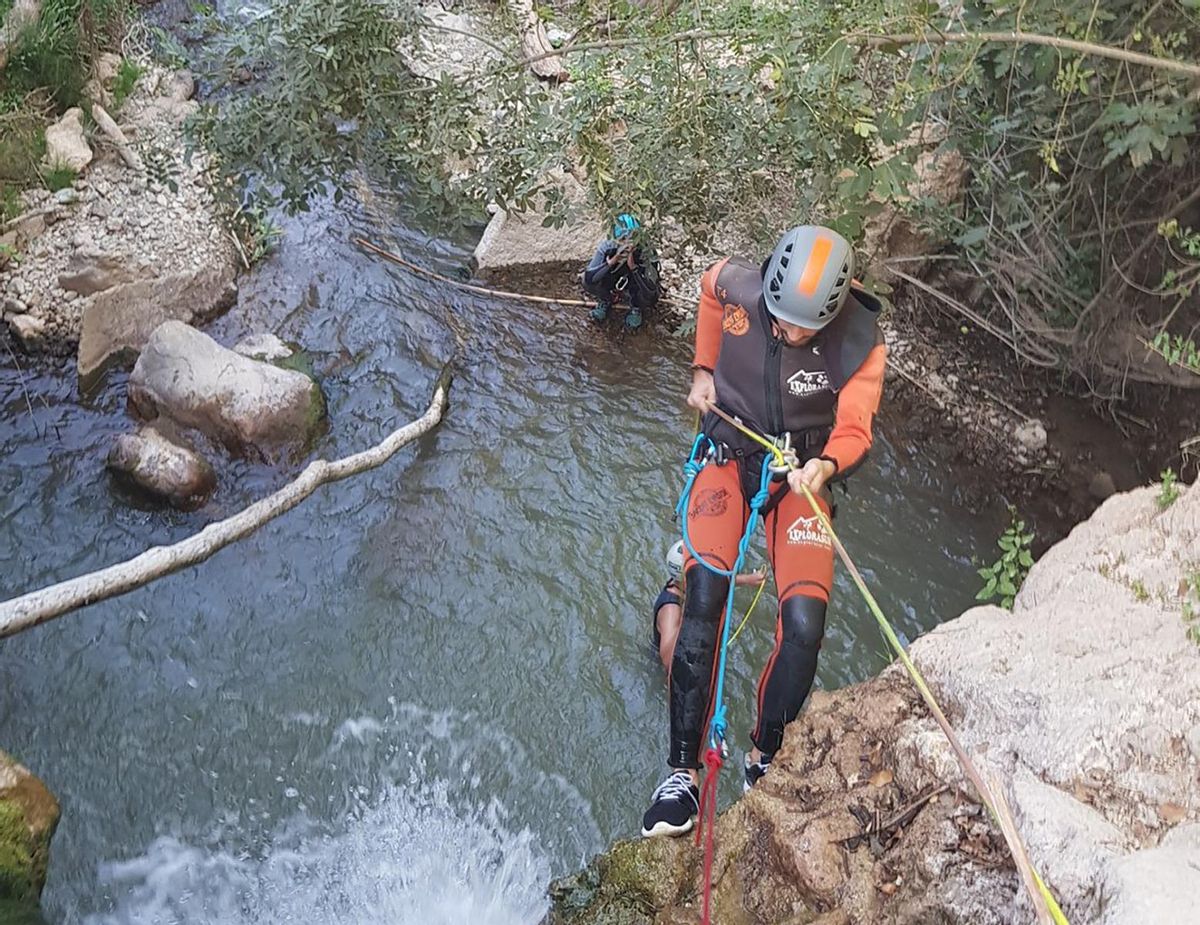 Actividad de turismo activo en el curso del río Genilla.