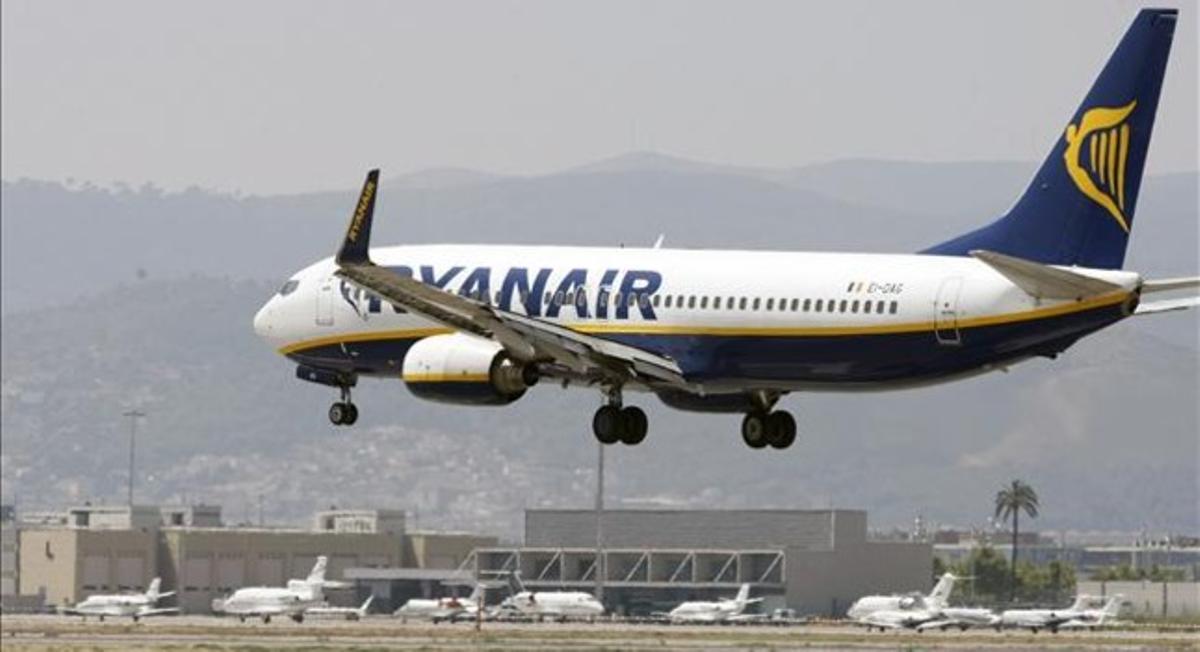 Un avió de Ryanair al Prat.