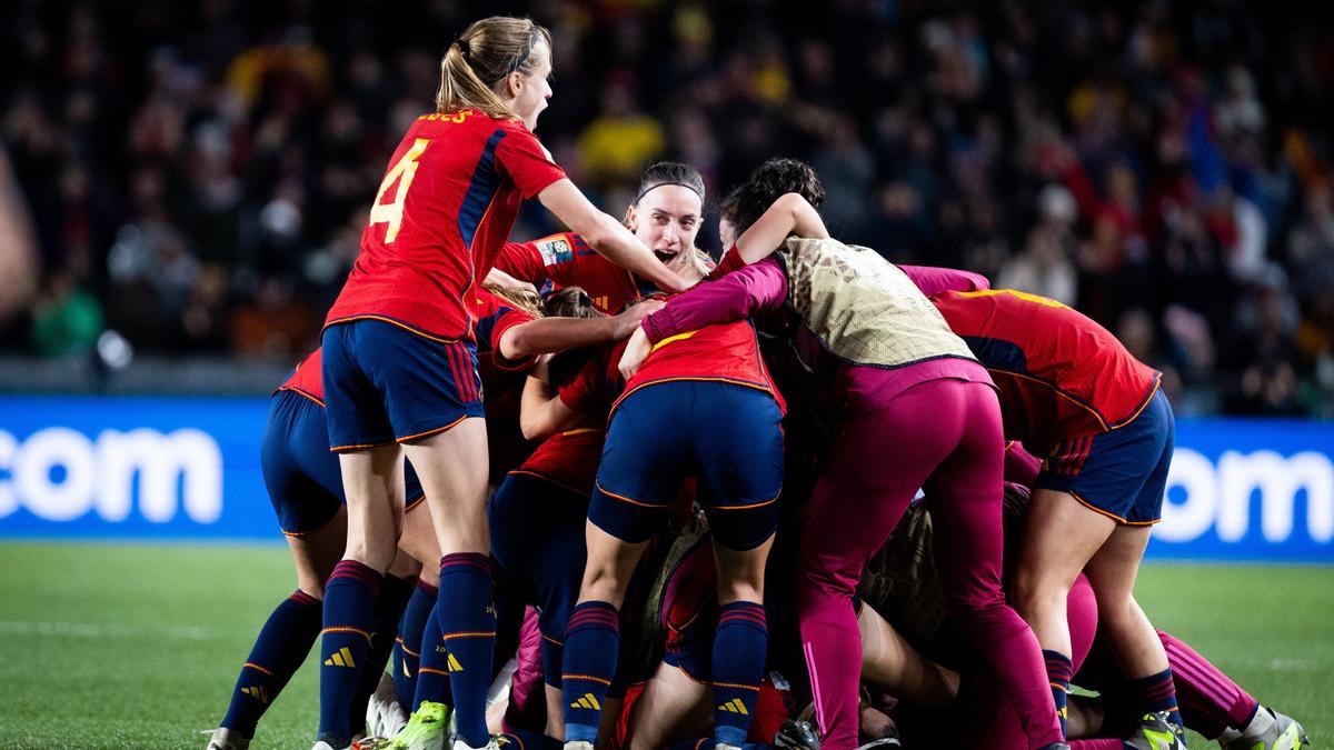 La selección de fútbol femenina, que disputará este domingo la final.