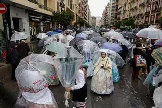 Todas las fotos de la Ofrenda del 18 de marzo por la calle de la Paz hasta las 17 horas