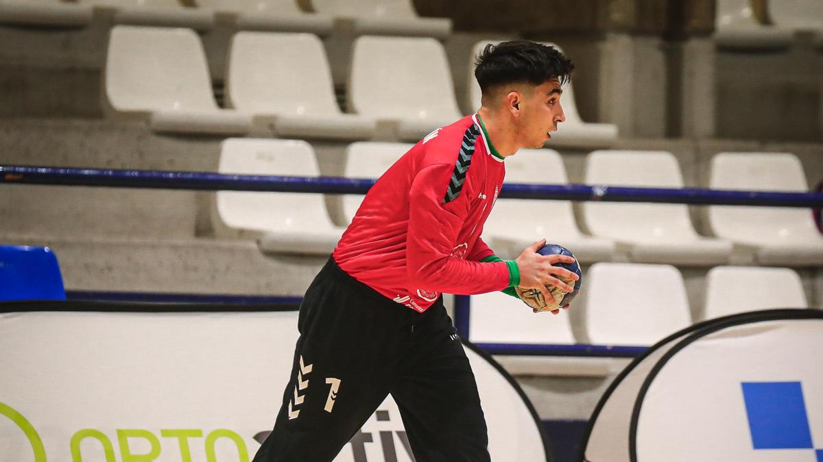 Pepe Martín, durante un entrenamiento con el EÓN Horneo Alicante esta temporada.