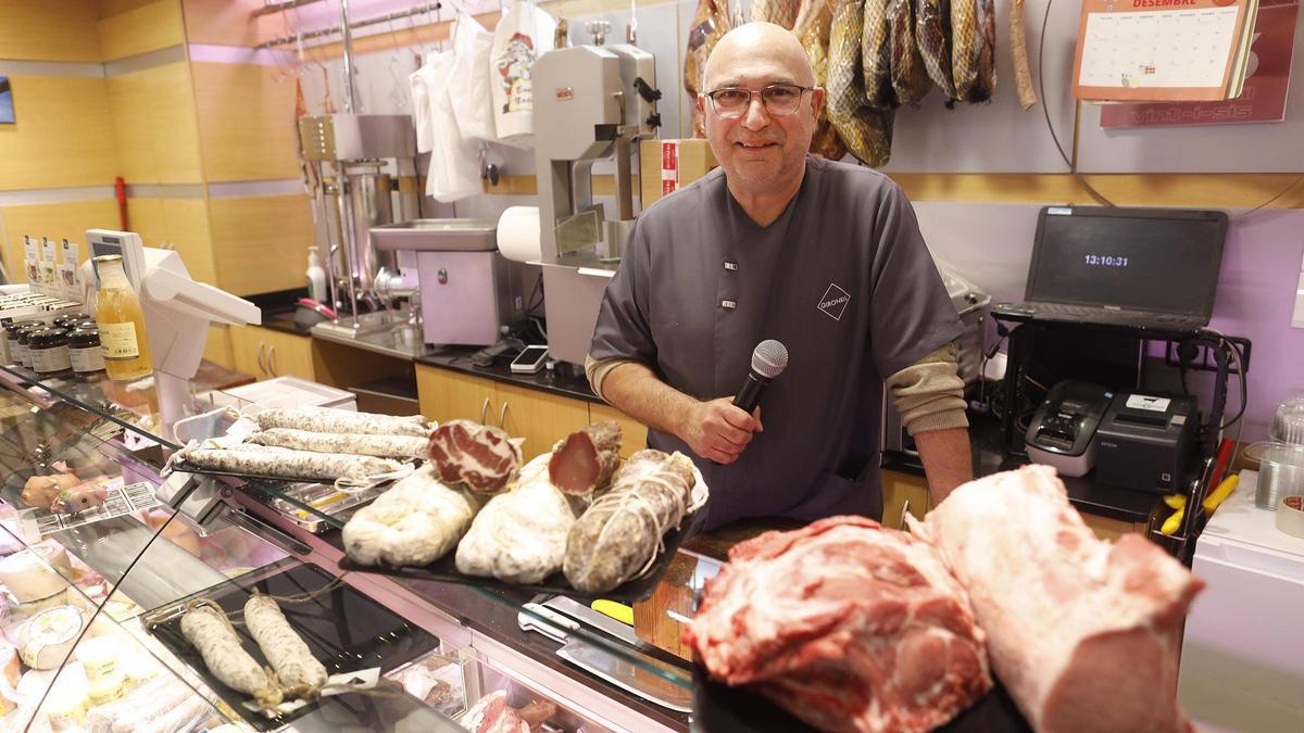 Joan Gironell, carnisser i "speaker" del Mercat del Lleó.