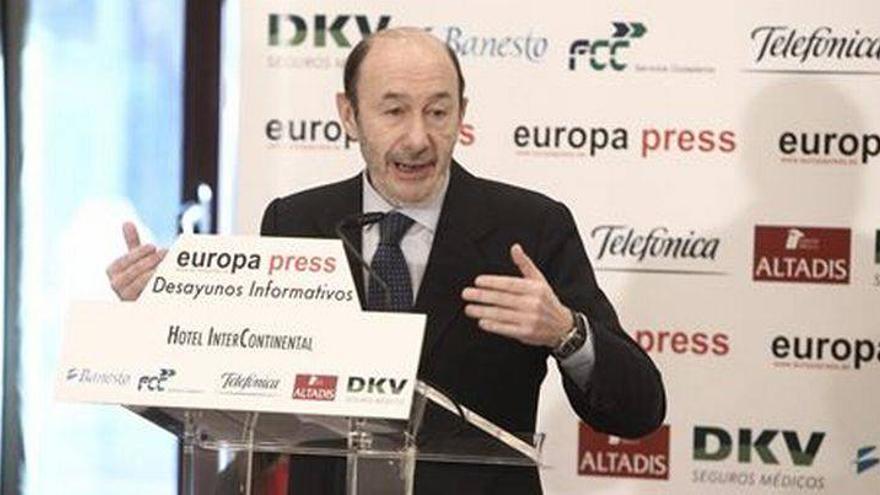 Rubalcaba cree que el PP &quot;teme&quot; hablar de Bárcenas porque este puede &quot;hablar&quot;