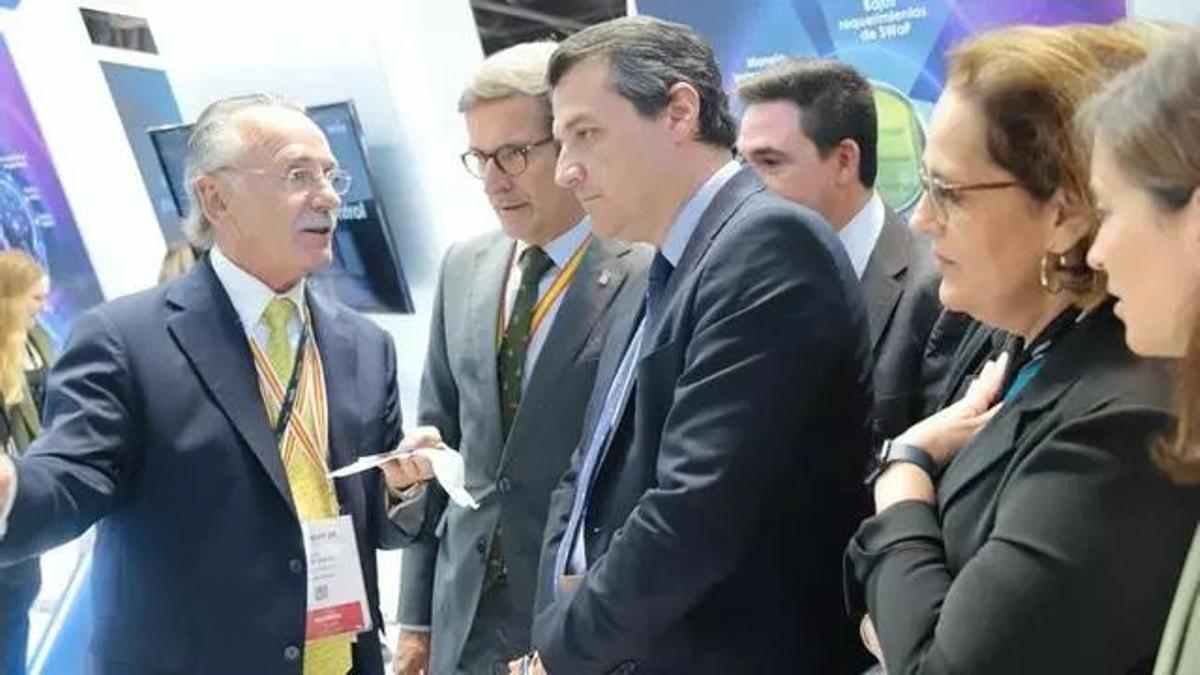 Luis Furnells, Jorge Paradela, José María Bellido y Blanca Torrent en el estand del Grupo Oesía en Feindef.