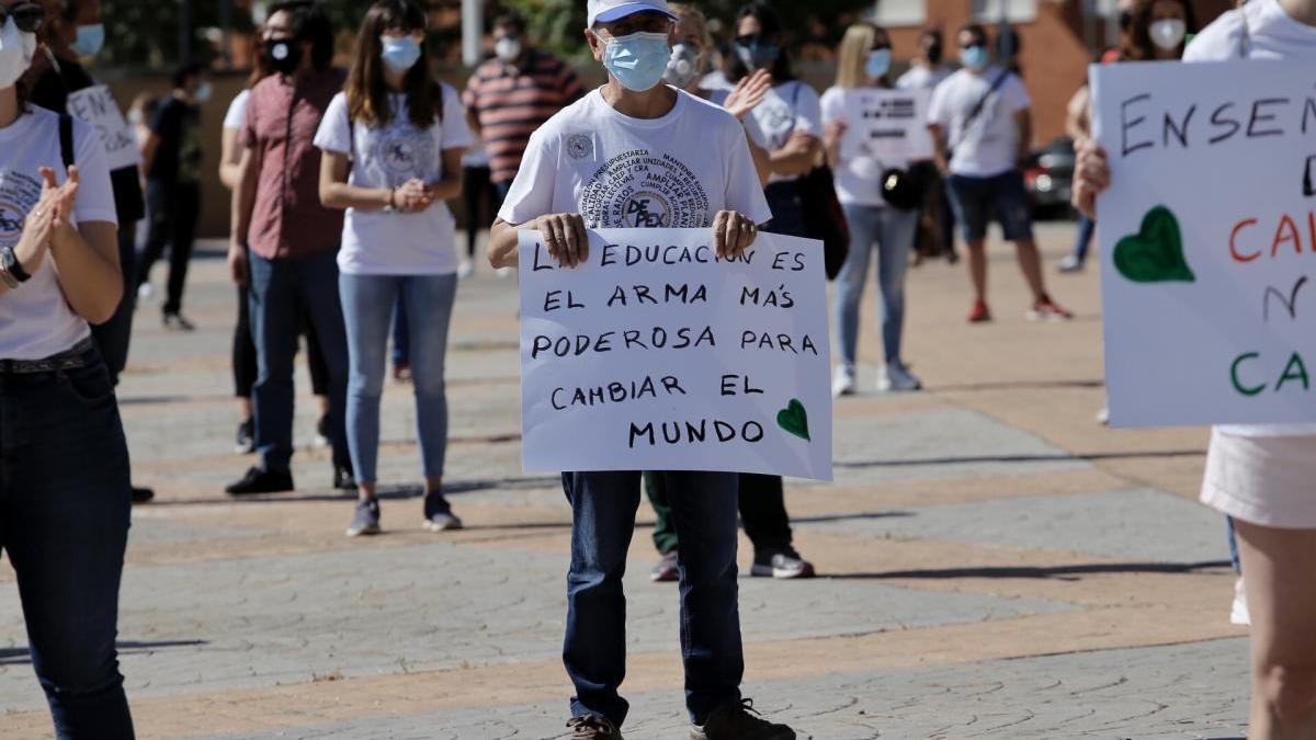 Protesta docente: «La educación no se recorta»