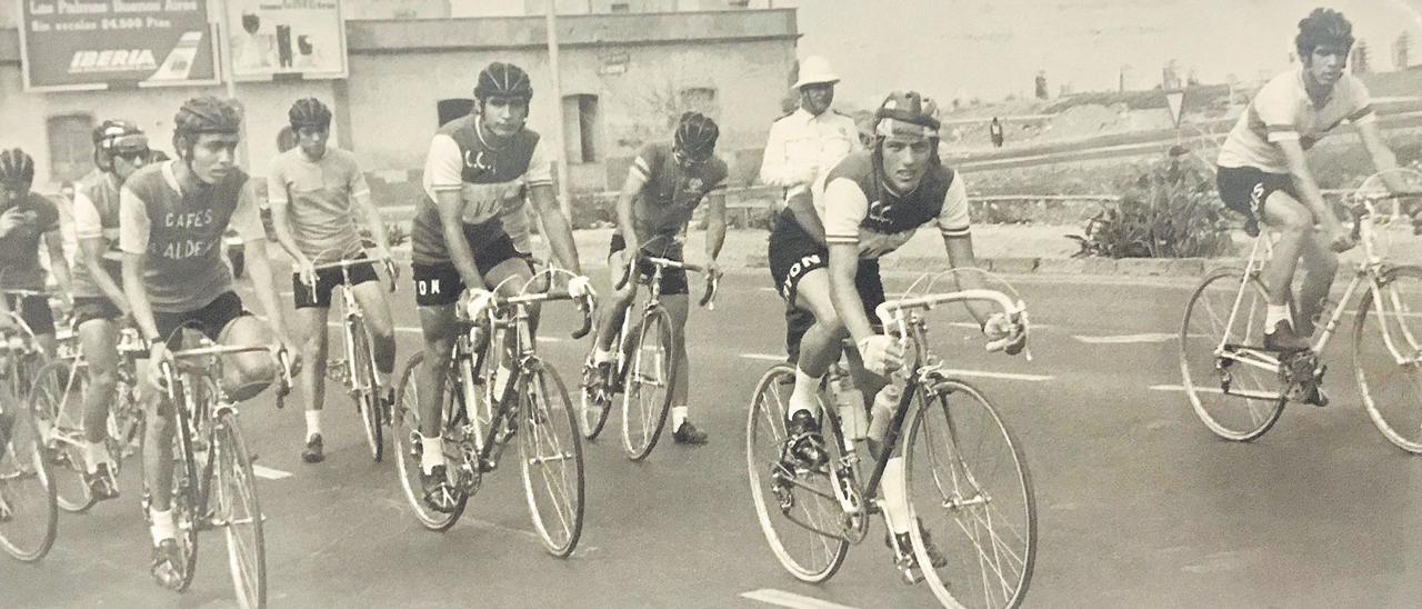 Salida de una carrera en los años 70 hacia el sur, desde el antiguo muelle de Las Palmas de Gran Canaria.