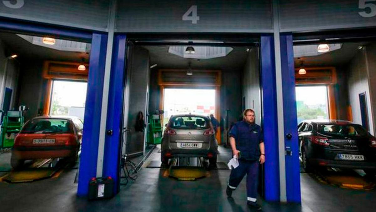 ITV 2023: ¿Qué tengo que hacer si cambio la luna del coche y pierdo la pegatina?