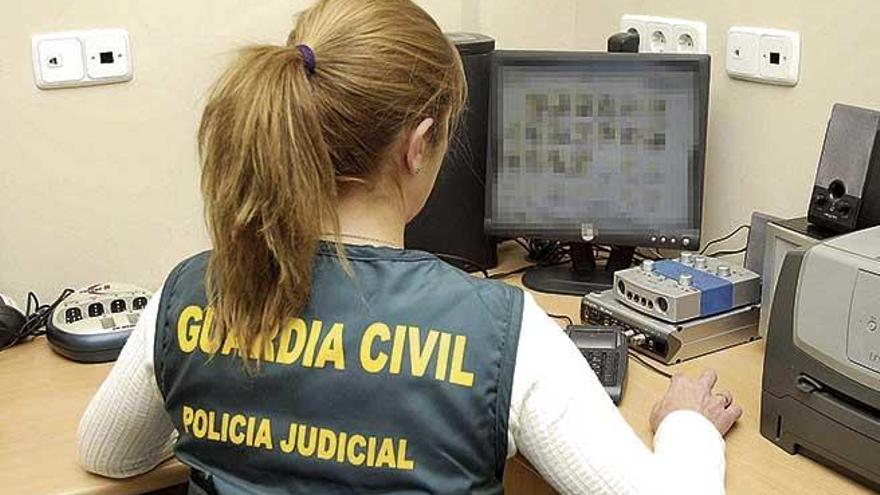 El sospechoso fue detenido por agentes del Emume de la Guardia Civil.