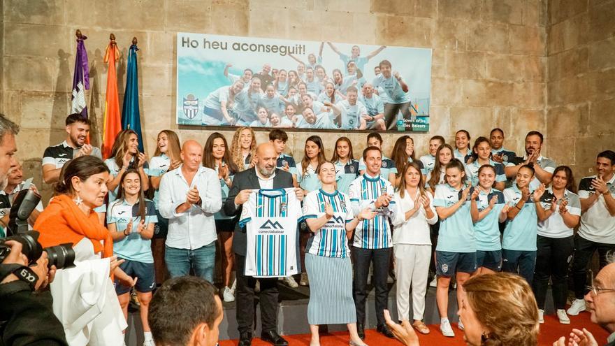 El Govern, Consell y Cort se rinden al Balears FC