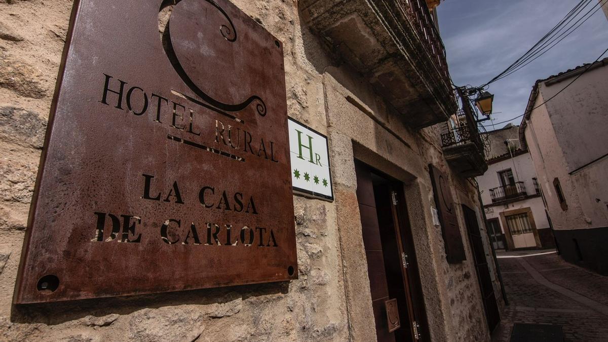 Fachada de la Casa de Carlota en Montánchez