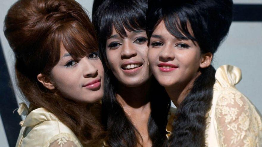 The Ronettes en sus años de esplendor. Ronnie es la primera por la izquierda.