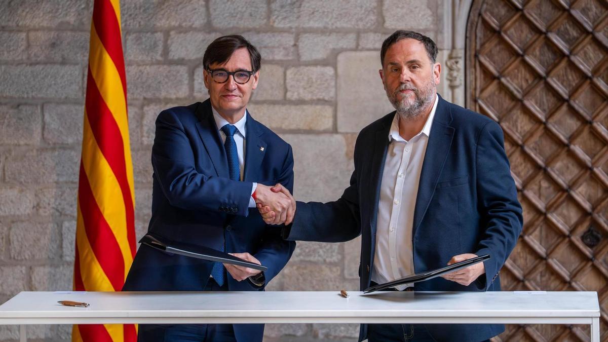 Així ha estat la firma de l'acord dels pressupostos del Govern i ERC