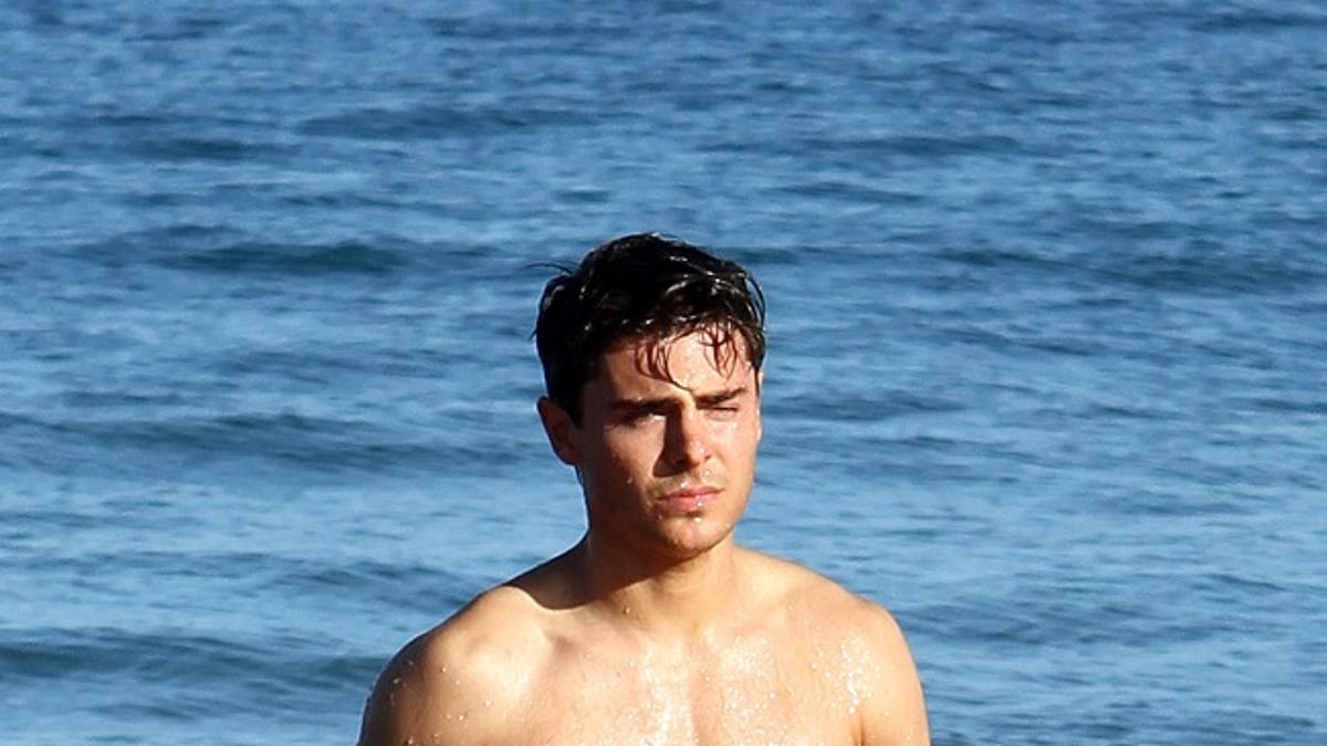 Zac Efron de vacaciones en Hawaii en 2010