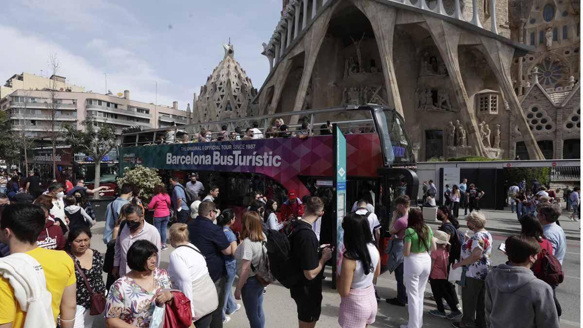 Turistas en la Sagrada Família de Barcelona.