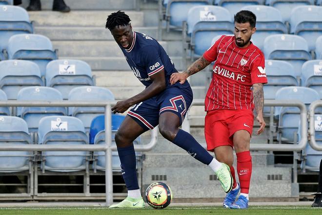 El Chadaille Bitshiabu (PSG) - Defensa, 17 años