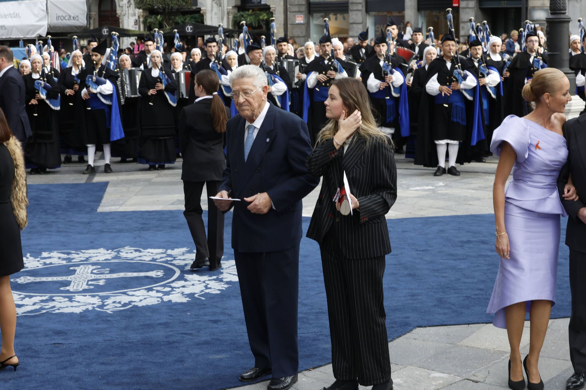 Así fue la llegada de los invitados a los premios "Princesa de Asturias" y su paso por la alfombra azul