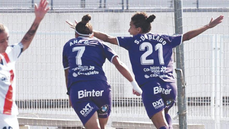 Silvia Doblado y Ana González, festejando el gol con el que el Granadilla se impuso en la visita al Rayo.