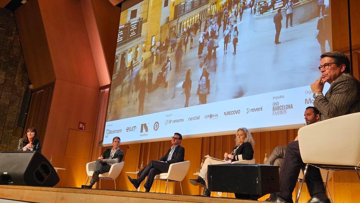 De izquierda a derecha, Pilar Riaño (Modaes), Alberto Ojinaga (Desigual), Carlos Soler-Duffo (Tous), Montserrat Figueras (Sita Murt), Carlos Inácio (Primark) y Paco Sánchez (Lola Casademunt).