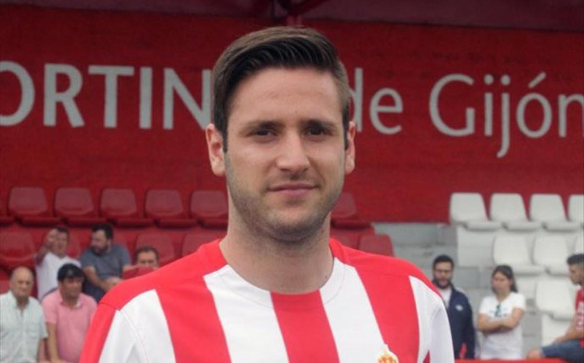 El croata Duje Cop fue presentado como nuevo jugador del Sporting