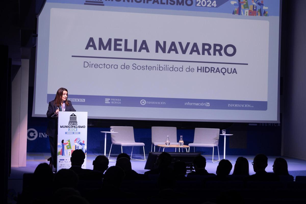 Amelia Navarro, directora de Sostenibilidad de Hidraqua exponía cómo la tecnología es una solución clave para la adaptación de las ciudades al cambio climático.
