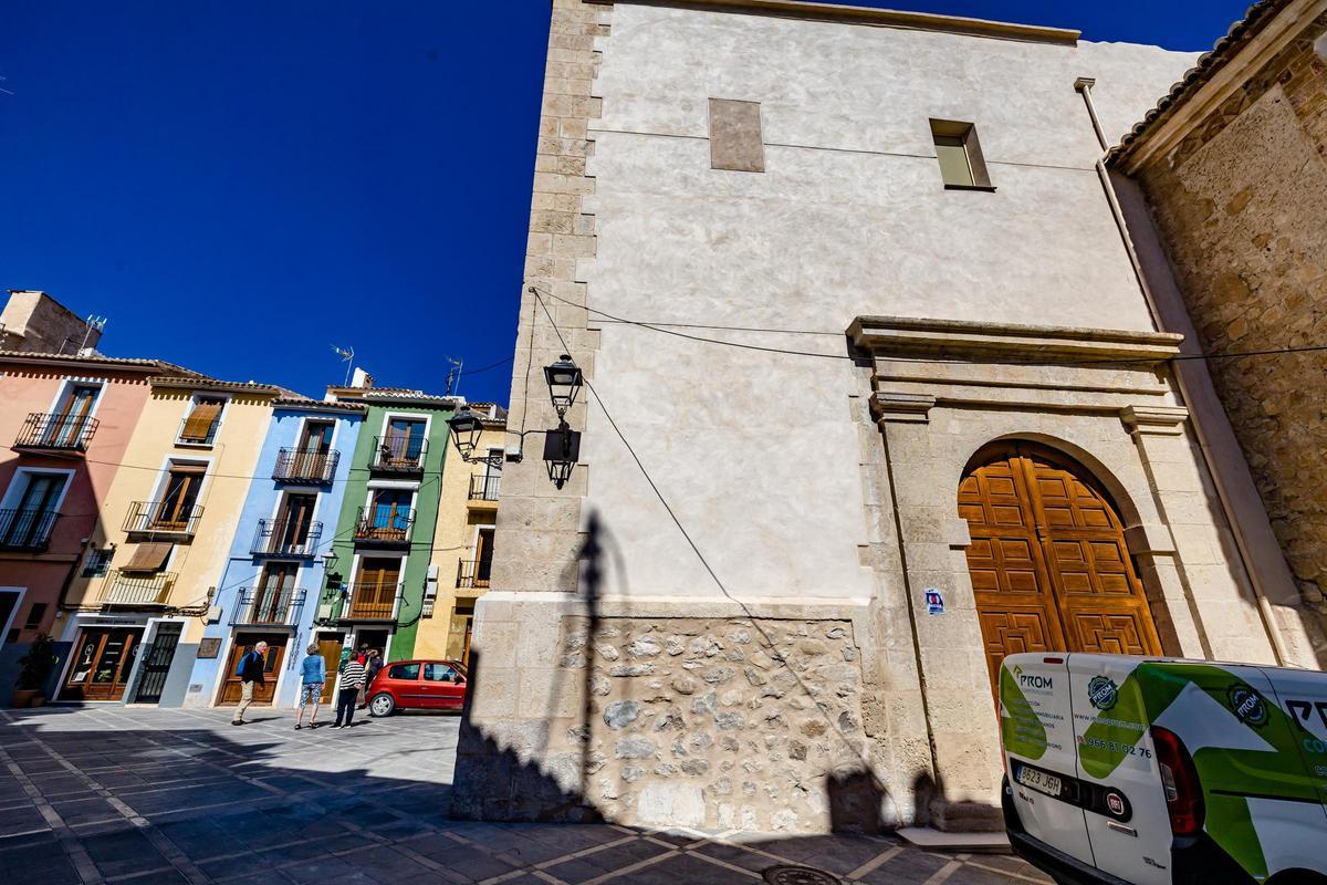 La fachada lateral de la iglesia de La Vila.