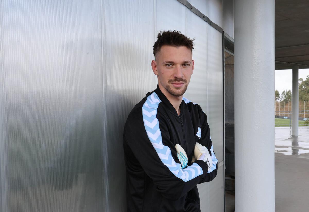 Mos, Ciudad Deportiva Afouteza. Radu, portero del Celta