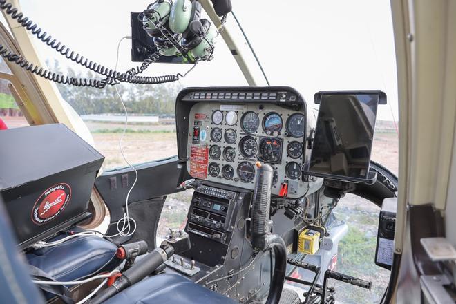 Endesa rastrea con un helicóptero el tendido eléctrico en Canarias para comprobar su estado