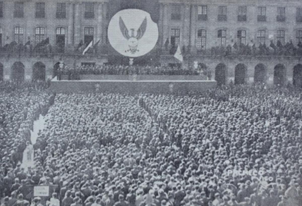 Celebración del primer aniversario de la Unificación de Milicias en el Obradoiro en la primavera de 1938
