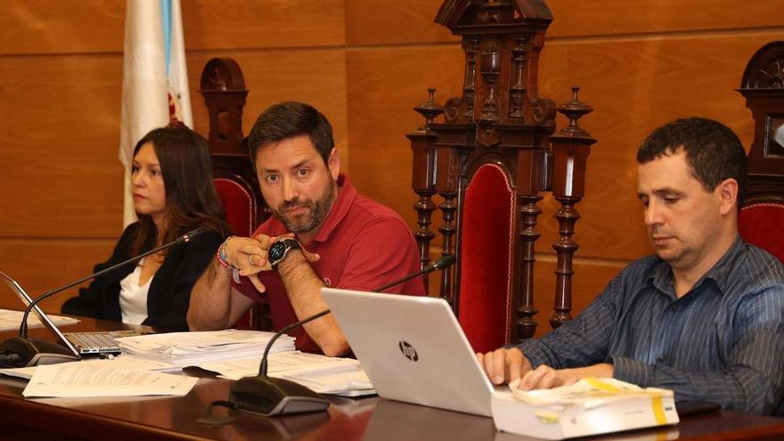 El alcalde de Cambados tilda de «anécdota» la polémica por el presupuesto: «El PP está buscando un tránsfuga»