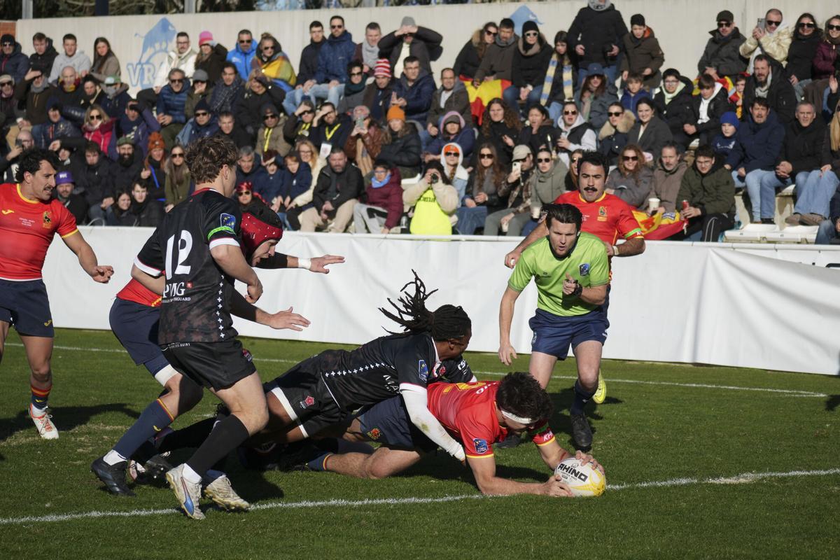 Oriol Marsinyac anotant el seu primer assaig amb la selecció estatal absoluta