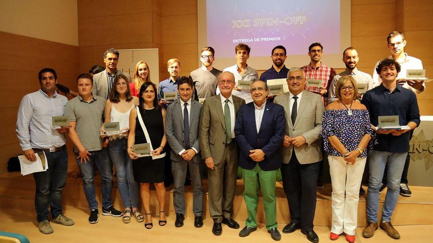 Foto de familia de la entrega de los premios, ayer.