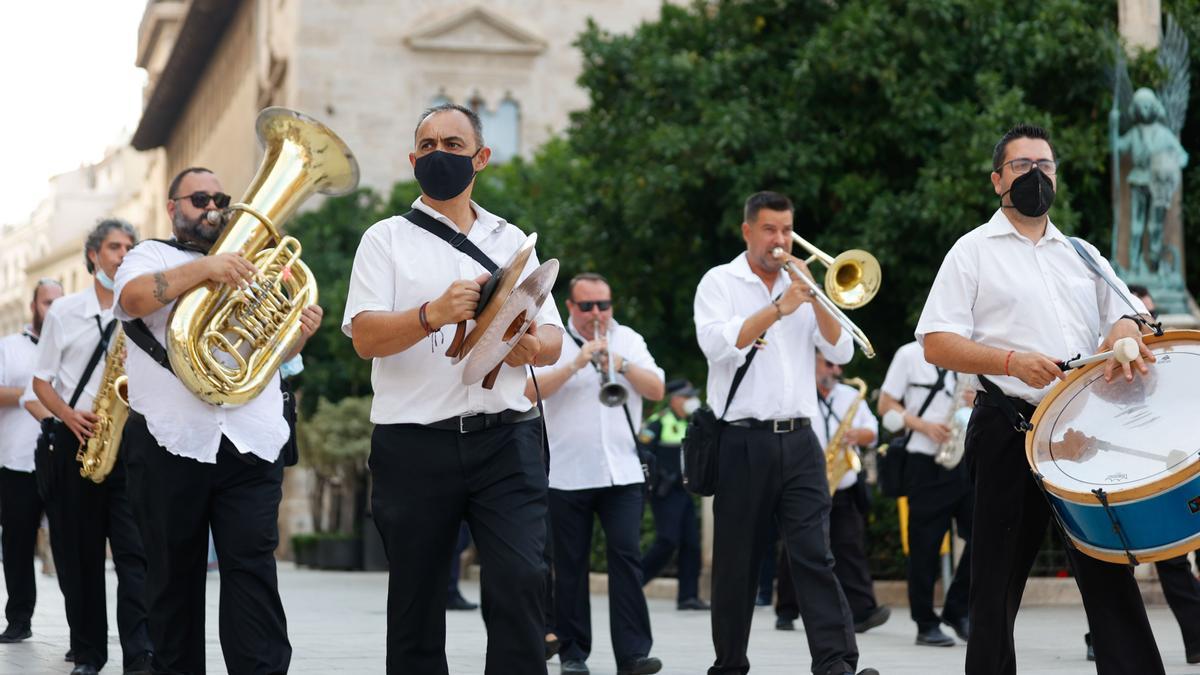 Búscate en el segundo día de Ofrenda por la calle Caballeros (entre las 18.00 y las 19.00 horas)